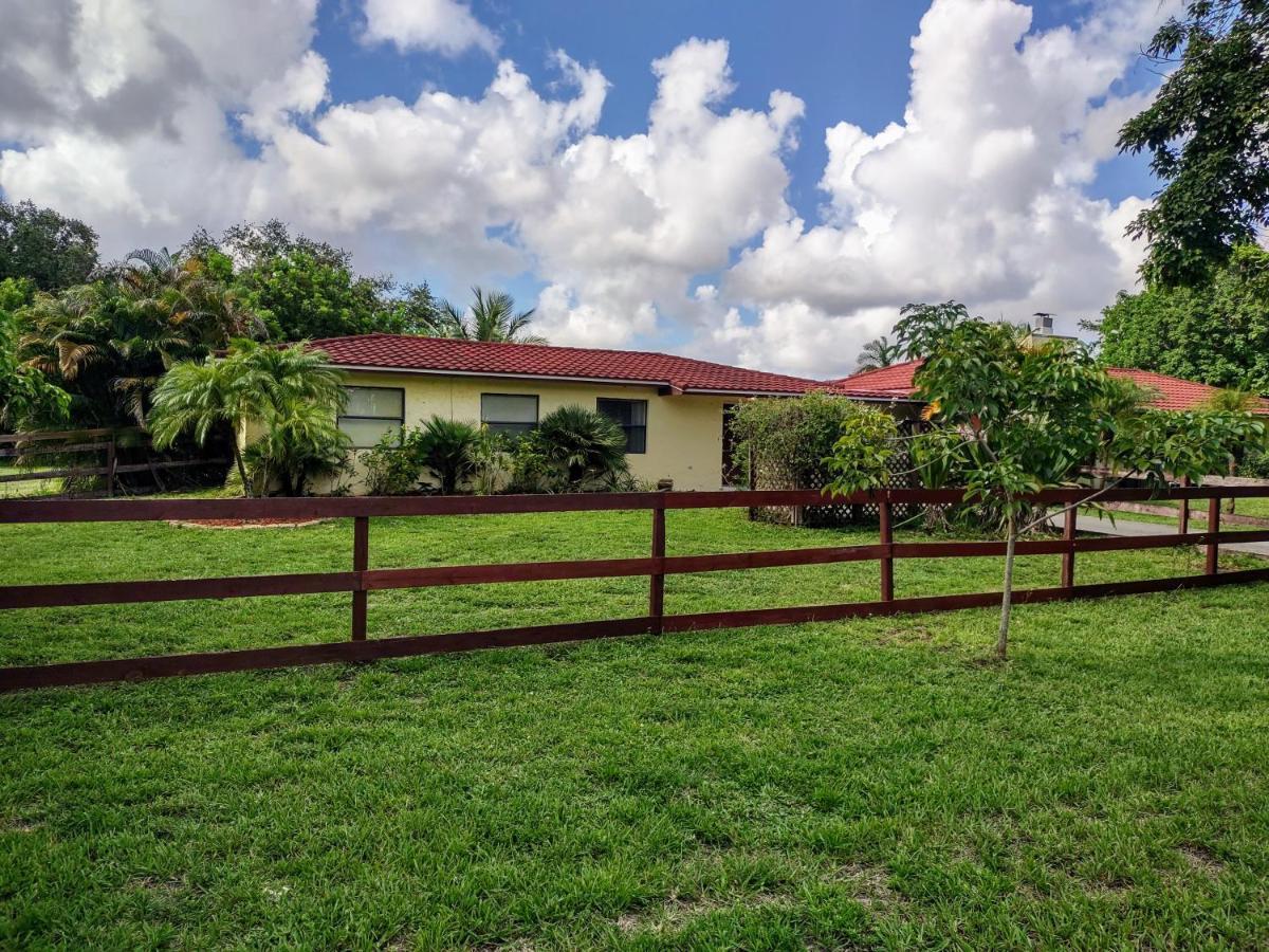 Sunshine Acre 2B 2B King Master Suite, Big Yard Дейви Екстериор снимка